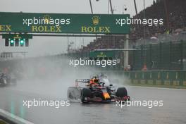Max Verstappen (NLD) Red Bull Racing RB16B leads the field off the grid. 29.08.2021. Formula 1 World Championship, Rd 12, Belgian Grand Prix, Spa Francorchamps, Belgium, Race Day.