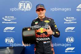 Max Verstappen (NLD) Red Bull Racing celebrates with the Pirelli Pole Position Award in qualifying parc ferme. 28.08.2021. Formula 1 World Championship, Rd 12, Belgian Grand Prix, Spa Francorchamps, Belgium, Qualifying Day.