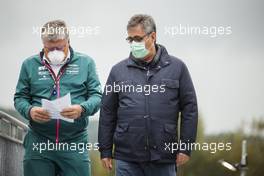 (L to R): Otmar Szafnauer (USA) Aston Martin F1 Team Principal and CEO with Jayme Brito (BRA) Journalist. 28.08.2021. Formula 1 World Championship, Rd 12, Belgian Grand Prix, Spa Francorchamps, Belgium, Qualifying Day.