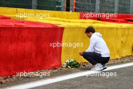Pierre Gasly (FRA) AlphaTauri pays his respects to Anthoine Hubert. 26.08.2021. Formula 1 World Championship, Rd 12, Belgian Grand Prix, Spa Francorchamps, Belgium, Preparation Day.