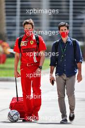 (L to R): Rupert Manwaring (GBR) Ferrari Performance Coach with Carlos Onoro Sainz (ESP) Driver Manager. 26.03.2021. Formula 1 World Championship, Rd 1, Bahrain Grand Prix, Sakhir, Bahrain, Practice Day