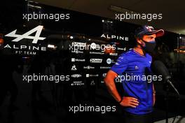 Fernando Alonso (ESP) Alpine F1 Team with the media. 26.03.2021. Formula 1 World Championship, Rd 1, Bahrain Grand Prix, Sakhir, Bahrain, Practice Day