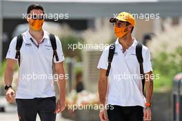 Daniel Ricciardo (AUS) McLaren with Michael Italiano (AUS) McLaren Performance Coach. 26.03.2021. Formula 1 World Championship, Rd 1, Bahrain Grand Prix, Sakhir, Bahrain, Practice Day
