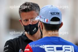 (L to R): Marcin Budkowski (POL) Alpine F1 Team Executive Director with Esteban Ocon (FRA) Alpine F1 Team. 26.03.2021. Formula 1 World Championship, Rd 1, Bahrain Grand Prix, Sakhir, Bahrain, Practice Day