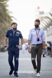 (L to R): Jost Capito (GER) Williams Racing Chief Executive Officer with Jenson Button (GBR) Sky Sports F1 Presenter / Williams Racing Senior Advisor. 26.03.2021. Formula 1 World Championship, Rd 1, Bahrain Grand Prix, Sakhir, Bahrain, Practice Day