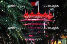 Paddock atmosphere - illuminated building. 26.03.2021. Formula 1 World Championship, Rd 1, Bahrain Grand Prix, Sakhir, Bahrain, Practice Day