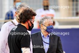 Jean Todt (FRA) FIA President with Fernando Alonso (ESP) Alpine F1 Team on the grid. 28.03.2021. Formula 1 World Championship, Rd 1, Bahrain Grand Prix, Sakhir, Bahrain, Race Day.