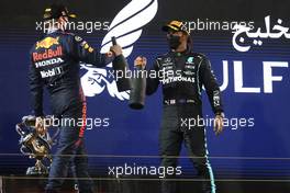 Max Verstappen (NLD), Red Bull Racing and Lewis Hamilton (GBR), Mercedes AMG F1   28.03.2021. Formula 1 World Championship, Rd 1, Bahrain Grand Prix, Sakhir, Bahrain, Race Day.