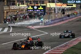 Max Verstappen (NLD) Red Bull Racing RB16B leads Lewis Hamilton (GBR) Mercedes AMG F1 W12. 28.03.2021. Formula 1 World Championship, Rd 1, Bahrain Grand Prix, Sakhir, Bahrain, Race Day.