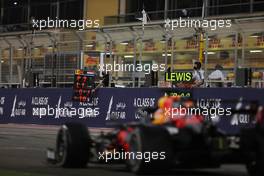 Max Verstappen (NLD) Red Bull Racing RB16B passing his pit board. 28.03.2021. Formula 1 World Championship, Rd 1, Bahrain Grand Prix, Sakhir, Bahrain, Race Day.