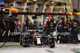 Max Verstappen (NLD) Red Bull Racing RB16B makes a pit stop. 28.03.2021. Formula 1 World Championship, Rd 1, Bahrain Grand Prix, Sakhir, Bahrain, Race Day.