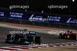 Lewis Hamilton (GBR) Mercedes AMG F1 W12 leads Max Verstappen (NLD) Red Bull Racing RB16B. 28.03.2021. Formula 1 World Championship, Rd 1, Bahrain Grand Prix, Sakhir, Bahrain, Race Day.