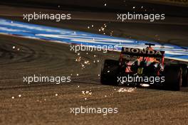 Max Verstappen (NLD) Red Bull Racing RB16B sends sparks flying. 27.03.2021. Formula 1 World Championship, Rd 1, Bahrain Grand Prix, Sakhir, Bahrain, Qualifying Day.