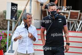 (L to R): Alain Prost (FRA) Alpine F1 Team Non-Executive Director with Marcin Budkowski (POL) Alpine F1 Team Executive Director. 27.03.2021. Formula 1 World Championship, Rd 1, Bahrain Grand Prix, Sakhir, Bahrain, Qualifying Day.
