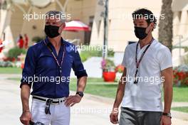 (L to R): David Coulthard (GBR) Red Bull Racing and Scuderia Toro Advisor / Channel 4 F1 Commentator with Mark Webber (AUS) Channel 4 Presenter. 27.03.2021. Formula 1 World Championship, Rd 1, Bahrain Grand Prix, Sakhir, Bahrain, Qualifying Day.
