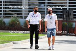 (L to R): Guenther Steiner (ITA) Haas F1 Team Prinicipal with Dmitry Mazepin (RUS) Uralchem Chairman. 27.03.2021. Formula 1 World Championship, Rd 1, Bahrain Grand Prix, Sakhir, Bahrain, Qualifying Day.