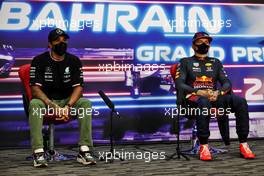 (L to R): Lewis Hamilton (GBR) Mercedes AMG F1 and Max Verstappen (NLD) Red Bull Racing in the post qualifying FIA Press Conference. 27.03.2021. Formula 1 World Championship, Rd 1, Bahrain Grand Prix, Sakhir, Bahrain, Qualifying Day.