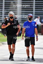 Fernando Alonso (ESP) Alpine F1 Team with Edoardo Bendinelli (ITA) Alpine F1 Team Personal Trainer. 27.03.2021. Formula 1 World Championship, Rd 1, Bahrain Grand Prix, Sakhir, Bahrain, Qualifying Day.