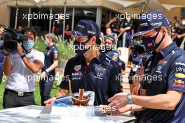 Sergio Perez (MEX) Red Bull Racing and Max Verstappen (NLD) Red Bull Racing present David Coulthard (GBR) Red Bull Racing and Scuderia Toro Advisor / Channel 4 F1 Commentator with his 50th birthday cake. 27.03.2021. Formula 1 World Championship, Rd 1, Bahrain Grand Prix, Sakhir, Bahrain, Qualifying Day.