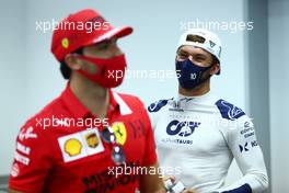 Pierre Gasly (FRA) AlphaTauri with Carlos Sainz Jr (ESP) Ferrari in the FIA Press Conference. 25.03.2021. Formula 1 World Championship, Rd 1, Bahrain Grand Prix, Sakhir, Bahrain, Preparation Day.