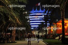 Paddock atmosphere - illuminated building. 25.03.2021. Formula 1 World Championship, Rd 1, Bahrain Grand Prix, Sakhir, Bahrain, Preparation Day.