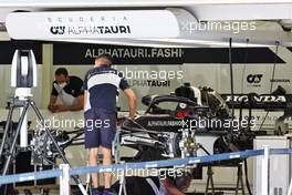 AlphaTauri AT02 being prepared. 25.03.2021. Formula 1 World Championship, Rd 1, Bahrain Grand Prix, Sakhir, Bahrain, Preparation Day.