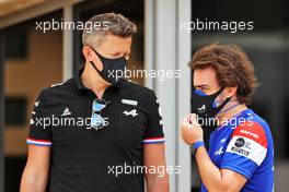 (L to R): Marcin Budkowski (POL) Alpine F1 Team Executive Director with Fernando Alonso (ESP) Alpine F1 Team. 25.03.2021. Formula 1 World Championship, Rd 1, Bahrain Grand Prix, Sakhir, Bahrain, Preparation Day.
