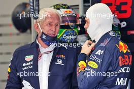 (L to R): Dr Helmut Marko (AUT) Red Bull Motorsport Consultant with Max Verstappen (NLD) Red Bull Racing. 12.11.2021. Formula 1 World Championship, Rd 19, Brazilian Grand Prix, Sao Paulo, Brazil, Qualifying Day.