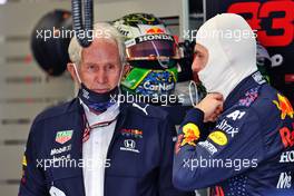 (L to R): Dr Helmut Marko (AUT) Red Bull Motorsport Consultant with Max Verstappen (NLD) Red Bull Racing. 12.11.2021. Formula 1 World Championship, Rd 19, Brazilian Grand Prix, Sao Paulo, Brazil, Qualifying Day.