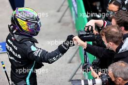 Lewis Hamilton (GBR) Mercedes AMG F1 W12 gets pole position for the sprint. 12.11.2021. Formula 1 World Championship, Rd 19, Brazilian Grand Prix, Sao Paulo, Brazil, Qualifying Day.