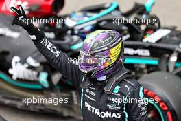 Lewis Hamilton (GBR) Mercedes AMG F1 W12 gets pole position for the sprint. 12.11.2021. Formula 1 World Championship, Rd 19, Brazilian Grand Prix, Sao Paulo, Brazil, Qualifying Day.