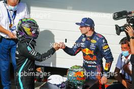 (L to R): Race winner Lewis Hamilton (GBR) Mercedes AMG F1 celebrates with second placed Max Verstappen (NLD) Red Bull Racing in parc ferme. 14.11.2021. Formula 1 World Championship, Rd 19, Brazilian Grand Prix, Sao Paulo, Brazil, Race Day.