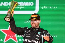 Valtteri Bottas (FIN) Mercedes AMG F1 celebrates his third position on the podium. 14.11.2021. Formula 1 World Championship, Rd 19, Brazilian Grand Prix, Sao Paulo, Brazil, Race Day.