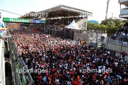 Fans during the podium. 14.11.2021. Formula 1 World Championship, Rd 19, Brazilian Grand Prix, Sao Paulo, Brazil, Race Day.