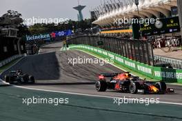 Max Verstappen (NLD) Red Bull Racing RB16B leads Lewis Hamilton (GBR) Mercedes AMG F1 W12. 14.11.2021. Formula 1 World Championship, Rd 19, Brazilian Grand Prix, Sao Paulo, Brazil, Race Day.