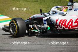 Mick Schumacher (GER) Haas VF-21 with a broken front wing. 14.11.2021. Formula 1 World Championship, Rd 19, Brazilian Grand Prix, Sao Paulo, Brazil, Race Day.