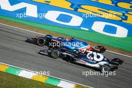 Esteban Ocon (FRA) Alpine F1 Team A521 and Pierre Gasly (FRA) AlphaTauri AT02 bsp. 14.11.2021. Formula 1 World Championship, Rd 19, Brazilian Grand Prix, Sao Paulo, Brazil, Race Day.