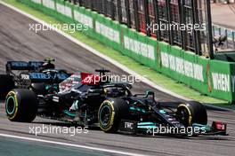 Lewis Hamilton (GBR) Mercedes AMG F1 W12 passes team mate Valtteri Bottas (FIN) Mercedes AMG F1 W12. 14.11.2021. Formula 1 World Championship, Rd 19, Brazilian Grand Prix, Sao Paulo, Brazil, Race Day.