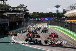 Max Verstappen (NLD) Red Bull Racing RB16B leads Valtteri Bottas (FIN) Mercedes AMG F1 W12 at the start of the race. 14.11.2021. Formula 1 World Championship, Rd 19, Brazilian Grand Prix, Sao Paulo, Brazil, Race Day.