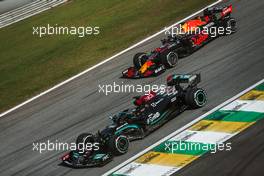 Lewis Hamilton (GBR) Mercedes AMG F1 W12 and Max Verstappen (NLD) Red Bull Racing RB16B. 14.11.2021. Formula 1 World Championship, Rd 19, Brazilian Grand Prix, Sao Paulo, Brazil, Race Day.