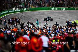 Max Verstappen (NLD) Red Bull Racing RB16B and Lewis Hamilton (GBR) Mercedes AMG F1 arrive at the grid. 13.11.2021. Formula 1 World Championship, Rd 19, Brazilian Grand Prix, Sao Paulo, Brazil, Sprint Race Day.