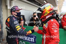 Max Verstappen (NLD) Red Bull Racing RB16B and Carlos Sainz Jr (ESP) Ferrari SF-21. 13.11.2021. Formula 1 World Championship, Rd 19, Brazilian Grand Prix, Sao Paulo, Brazil, Sprint Race Day.