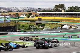 Valtteri Bottas (FIN) Mercedes AMG F1 W12 leads at the start. 13.11.2021. Formula 1 World Championship, Rd 19, Brazilian Grand Prix, Sao Paulo, Brazil, Sprint Race Day.