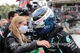 Valtteri Bottas (FIN) Mercedes AMG F1 with his girlfriend Tiffany Cromwell (AUS) Professional Cyclist. 13.11.2021. Formula 1 World Championship, Rd 19, Brazilian Grand Prix, Sao Paulo, Brazil, Sprint Race Day.