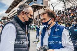 (L to R): Stefano Domenicali (ITA) Formula One President and CEO with Jost Capito (GER) Williams Racing Chief Executive Officer on the grid. 13.11.2021. Formula 1 World Championship, Rd 19, Brazilian Grand Prix, Sao Paulo, Brazil, Sprint Race Day.