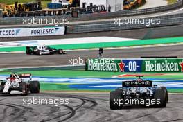 Lewis Hamilton (GBR) Mercedes AMG F1 W12 as Kimi Raikkonen (FIN) Alfa Romeo Racing C41 spins. 13.11.2021. Formula 1 World Championship, Rd 19, Brazilian Grand Prix, Sao Paulo, Brazil, Sprint Race Day.