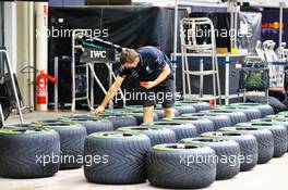 Mercedes AMG F1 mechanic with Pirelli tyres. 11.11.2021. Formula 1 World Championship, Rd 19, Brazilian Grand Prix, Sao Paulo, Brazil, Preparation Day.