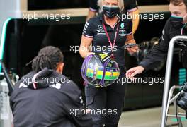 Angela Cullen (NZL) Mercedes AMG F1 Physiotherapist with the helmet of Lewis Hamilton (GBR) Mercedes AMG F1. 11.11.2021. Formula 1 World Championship, Rd 19, Brazilian Grand Prix, Sao Paulo, Brazil, Preparation Day.