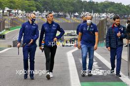 Nicholas Latifi (CDN) Williams Racing walks the circuit with the team. 11.11.2021. Formula 1 World Championship, Rd 19, Brazilian Grand Prix, Sao Paulo, Brazil, Preparation Day.