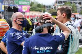 (L to R): Simon Roberts (GBR) Williams Racing F1 Team Principal with George Russell (GBR) Williams Racing on the grid. 09.05.2021. Formula 1 World Championship, Rd 4, Spanish Grand Prix, Barcelona, Spain, Race Day.